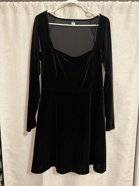 Old Navy Black Velvet Long Sleeve Scoop Neck Dress